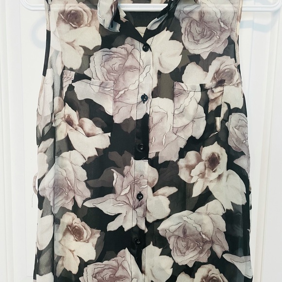 Floral short sleeve blouse - Picture 2 of 5